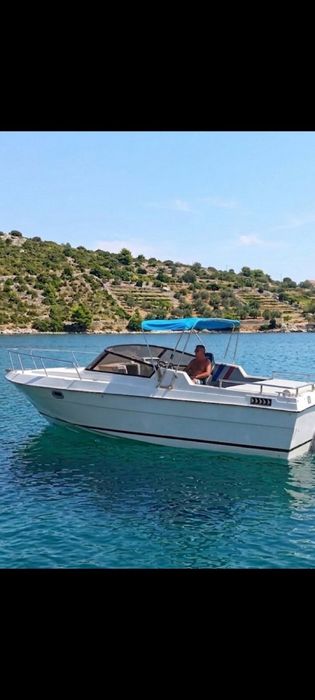Моторна яхта BMW Marine