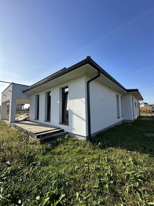 Constructii , finisaje interioare si exterioare