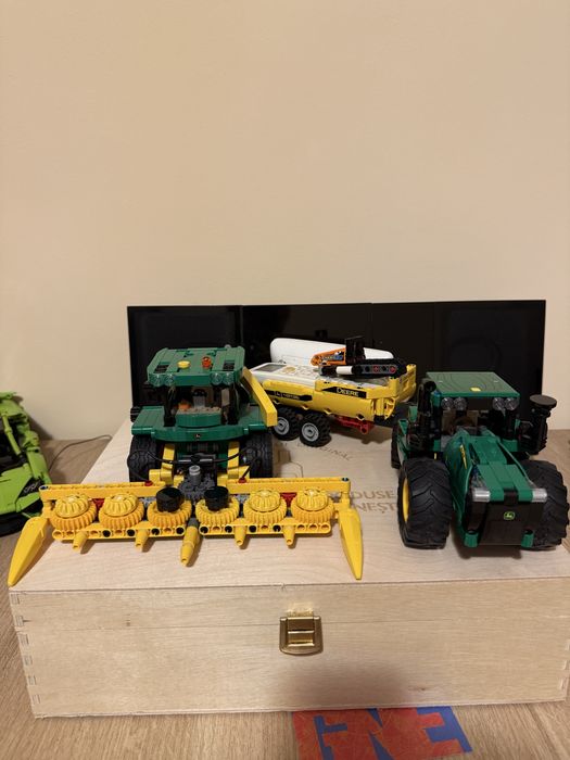 Set Lego Technic John Deere 42136 și 42168