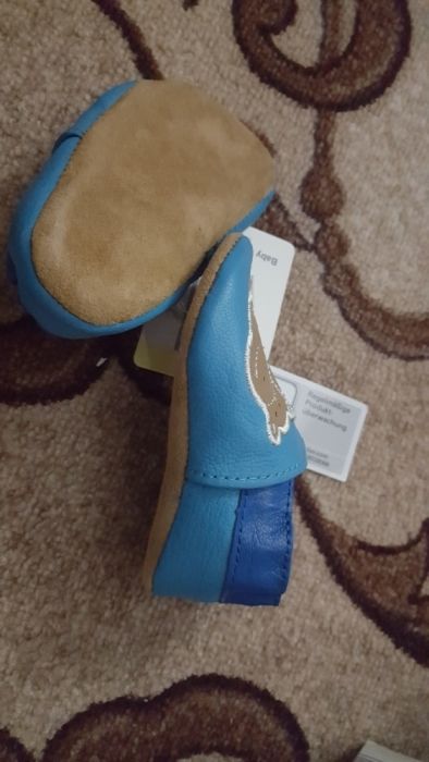 Продам детские тапочки.