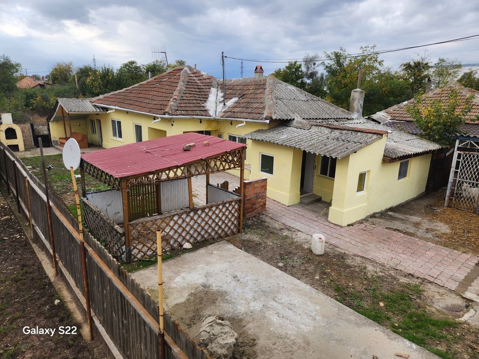 Vând casa în Cobadin