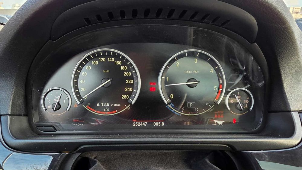 BMW SERIA 5 530D F11 2011