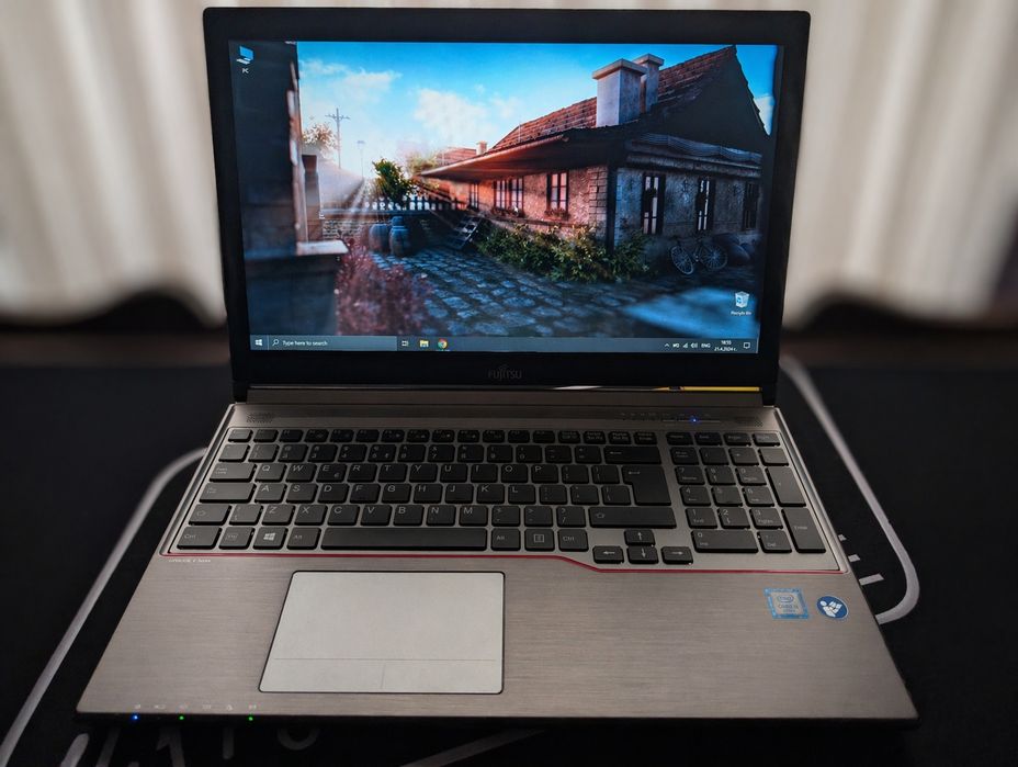 Fujitsu Lifebook E756 (15'6 инча)