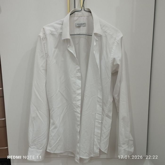 Пальто и белые рубашки