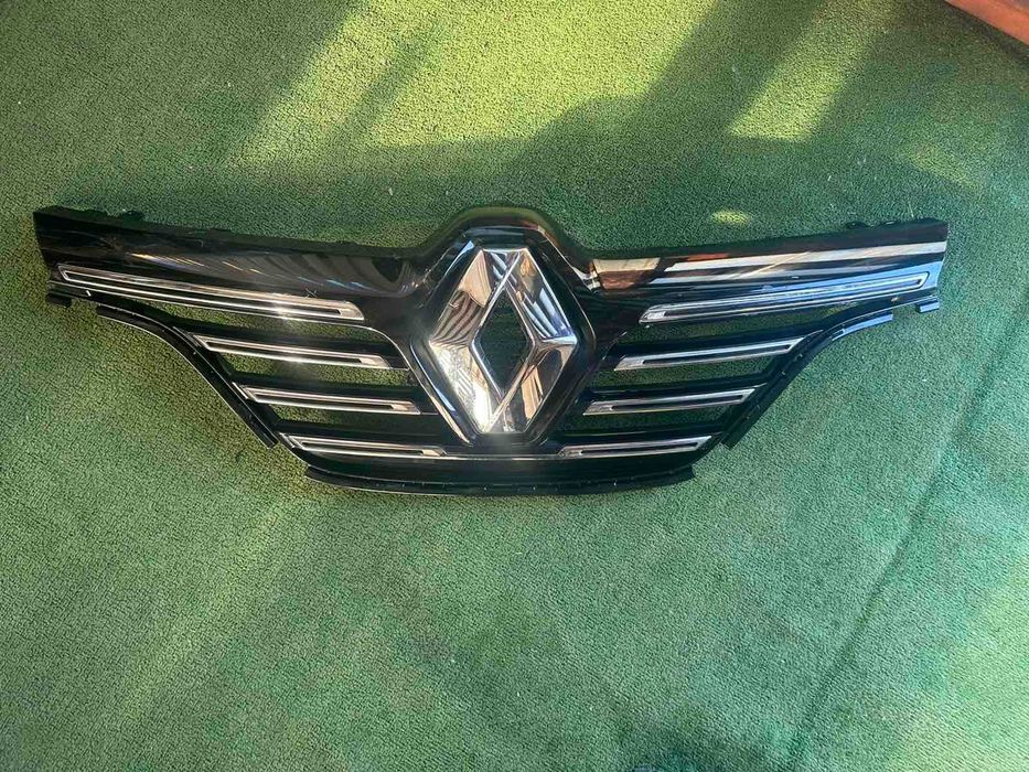 решетка радиаторна Renault Megane IV Рено Меган 2015-2019 г. #066S.