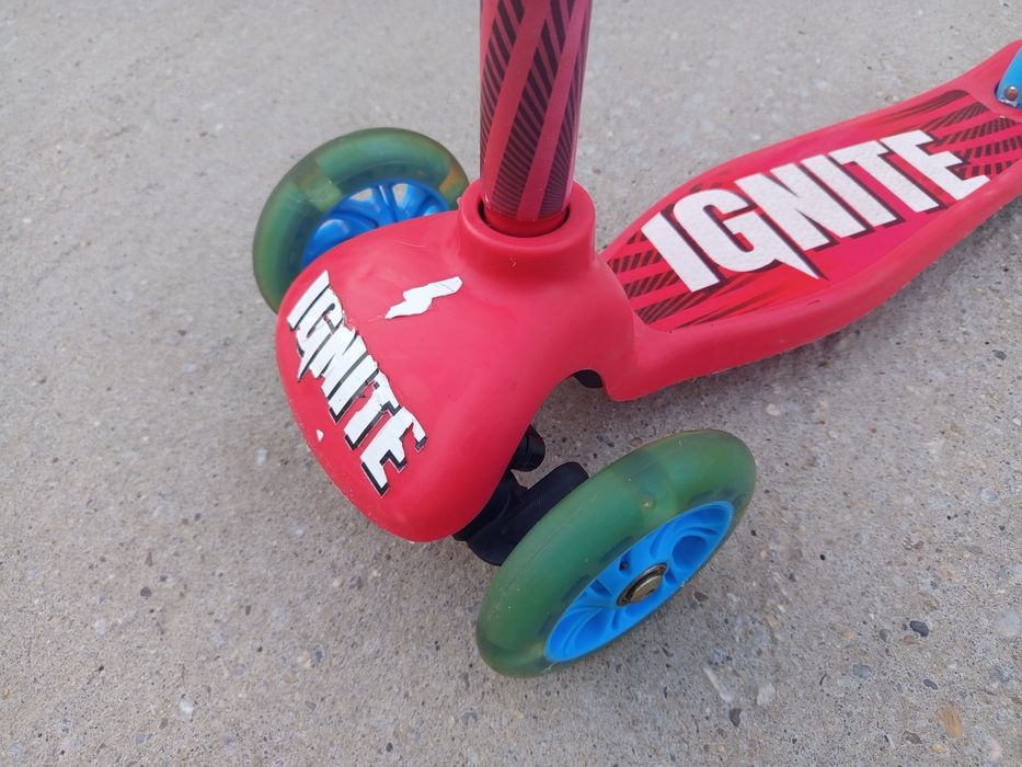 Trotineta 3 roti led copii 3-6 ani