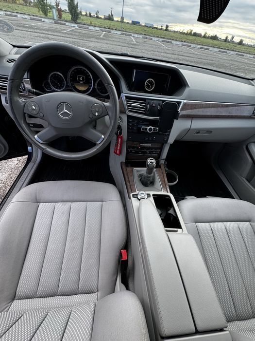 MERCEDES-BENZ E-Class 2011 — imagine 4
