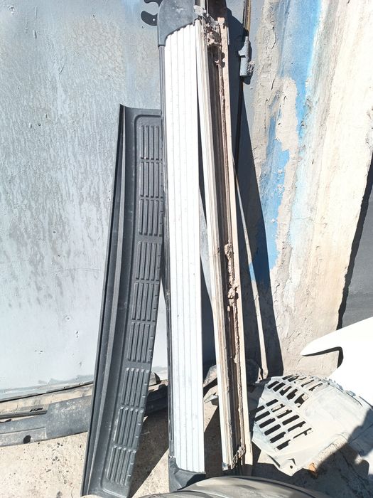 Продам, решетку , капот