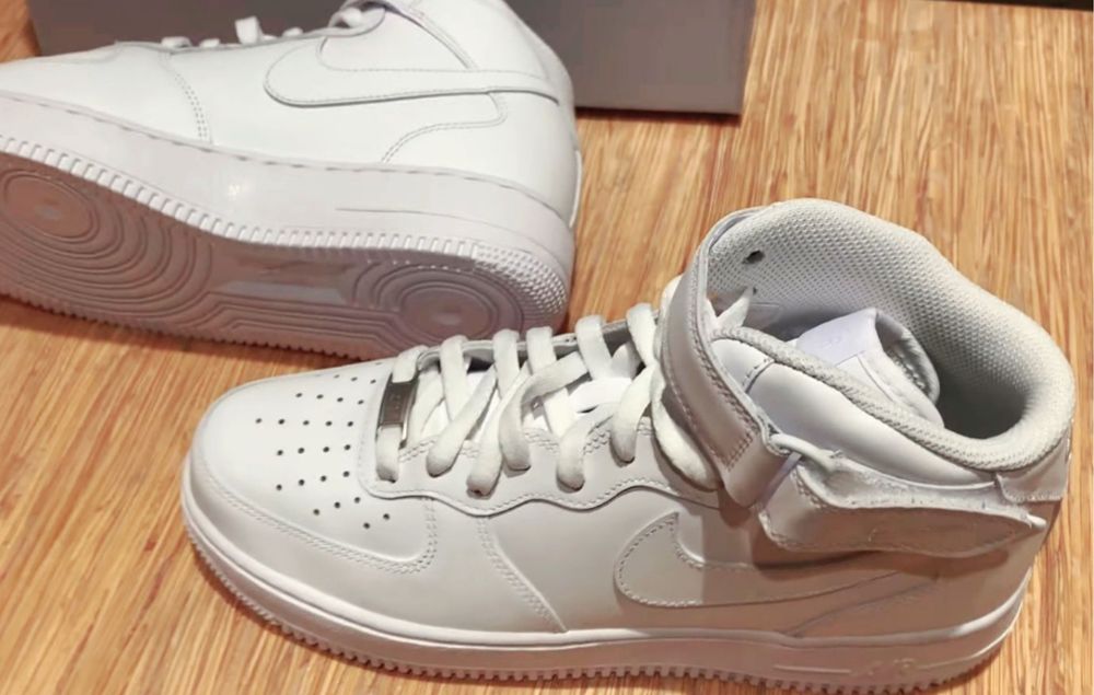 Air Force 1 Mid “Triple White”