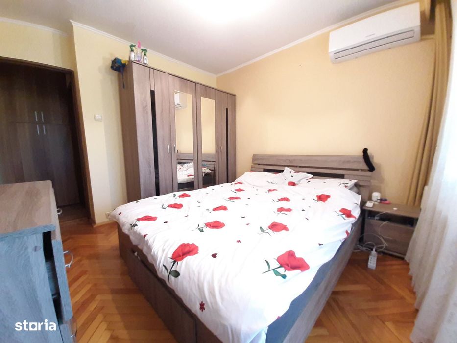 Vand apartament 3 camere, decomandate, Micro 17, Satu Mare — fotografia 1