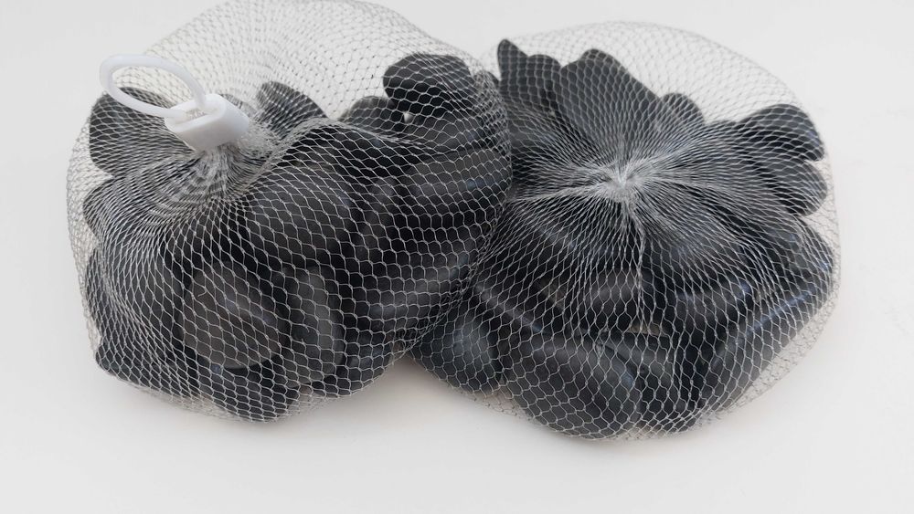Pietre netede rotunjite negre 1 Kg.