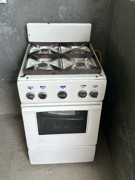 Росссийская газ плита в хорошем состоянии, духовка не работает