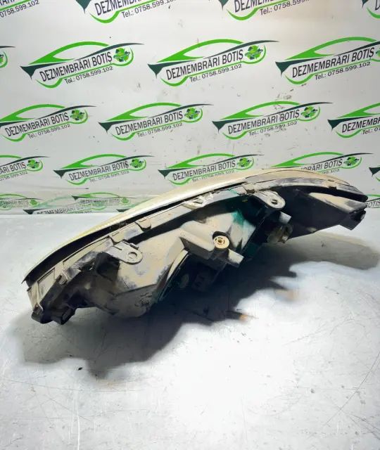 Far dreapta Opel Zafira 2003 1.6 MT (101 hp)