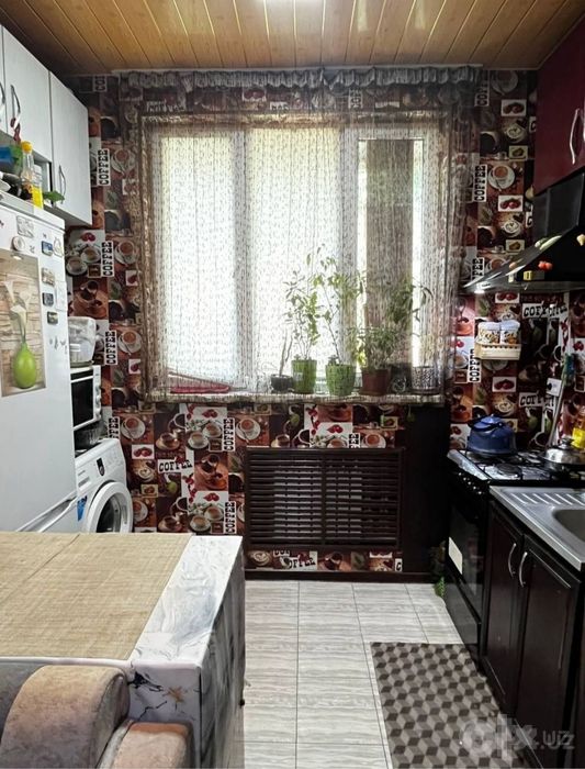 Квартира продаётся Чиланзар 7 квартал 2в3/4/4 зеркалка ор. Спорт товар