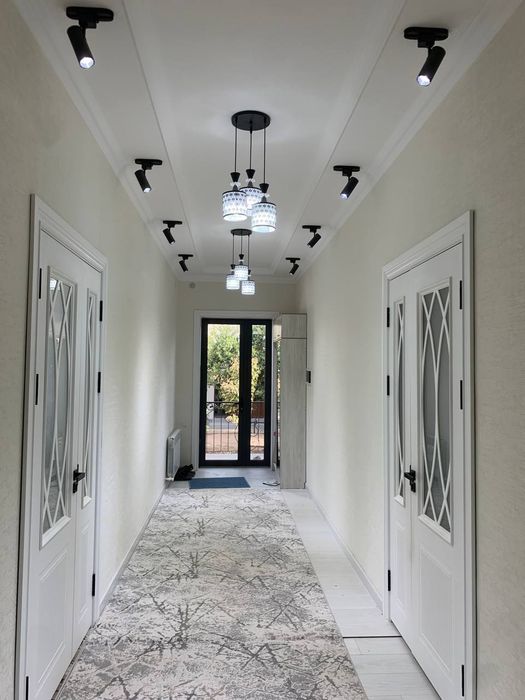 Замонавий катта ҳовли сотилади