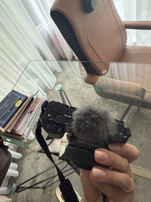 Sony ZV E10 cu obiectiv 16 50 mm stare impecabila