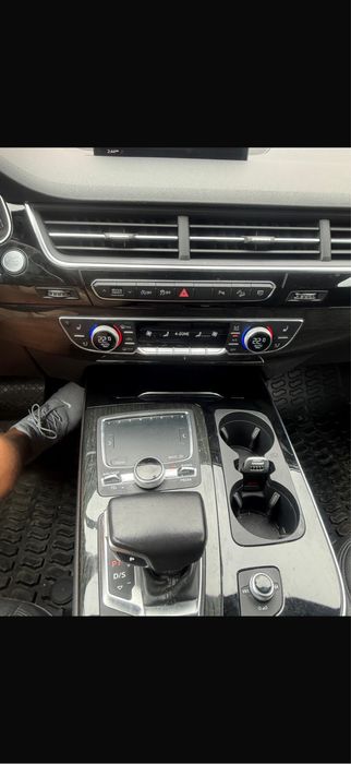 Audi Q7 2018.  3.0 -333cp