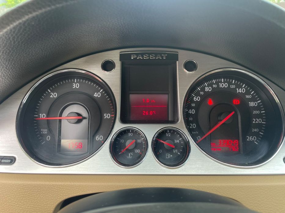 Vând Volkswagen Passat B6