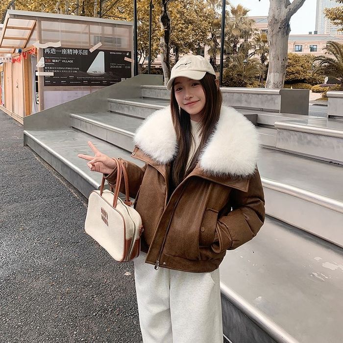 Куртка демисезонная коричневая с мехом