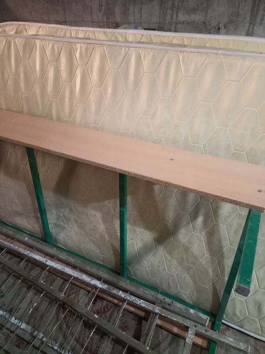 Матрасы б/у и  кравать