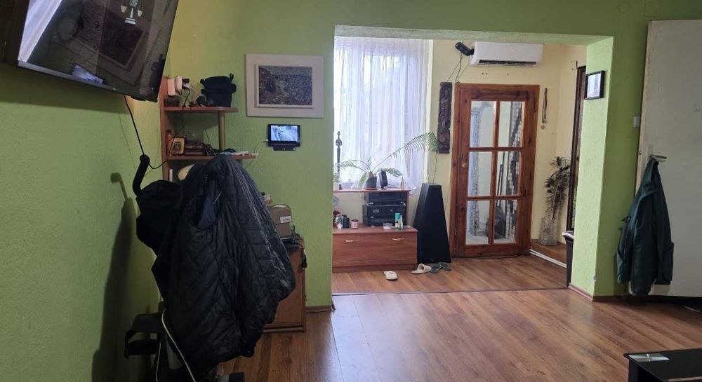 Къща 236 кв.м. с двор 592 кв.м. и 9 самостоятелни постройки в гр. Мъглиж