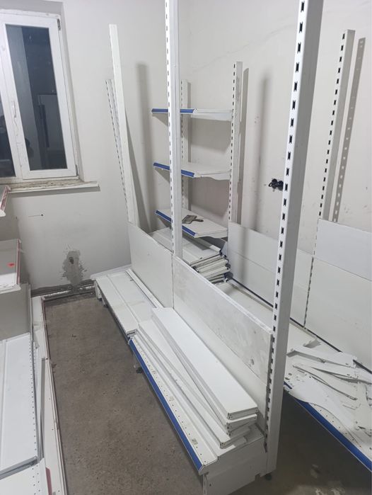 Стеллажи, витрины