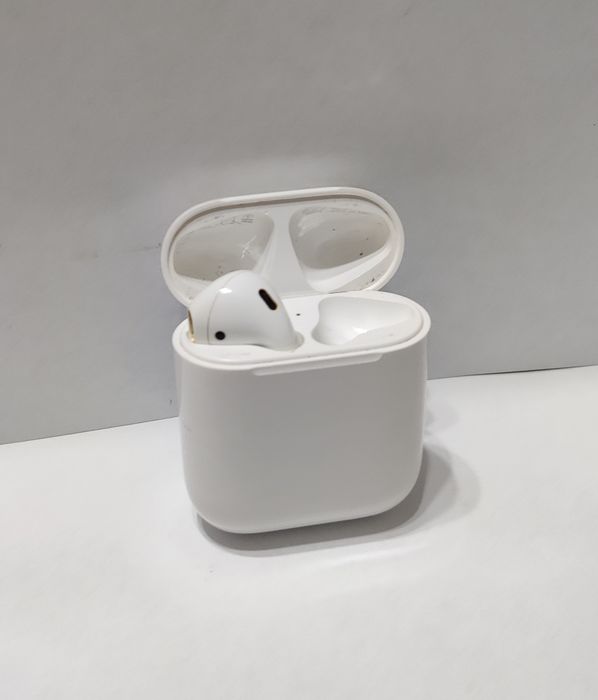 AirPods 2 (кейс+левое ухо)