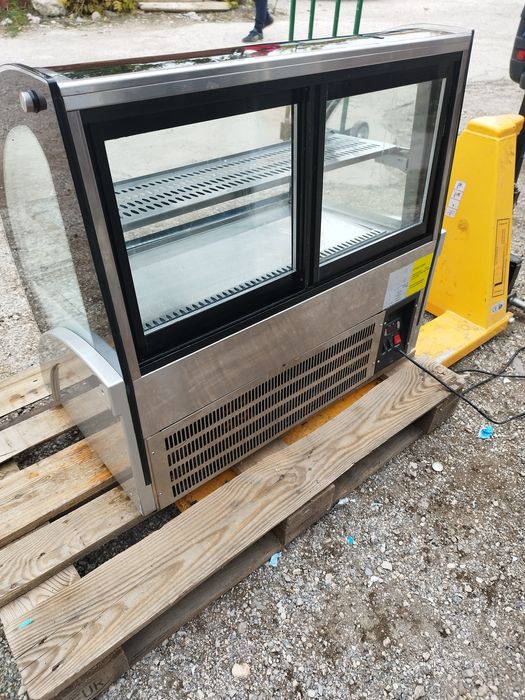 Хладилна витрина