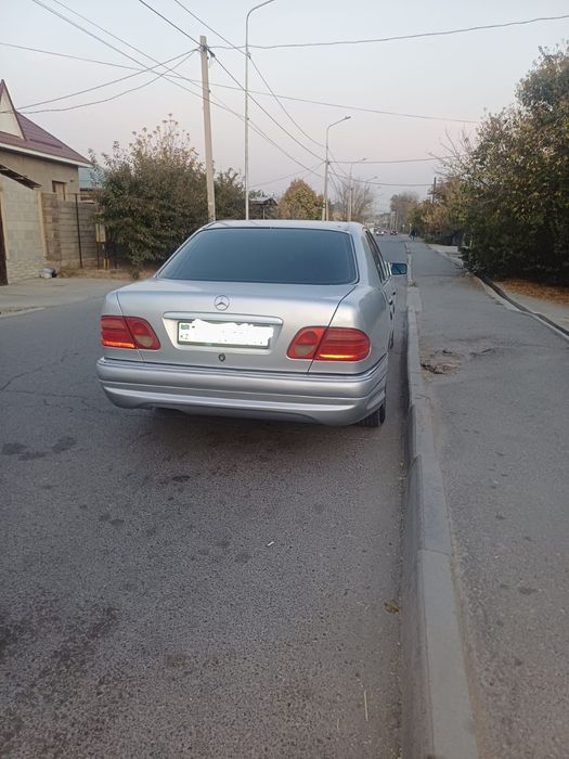 Продам Мерседес Е 240 Бизнес класса