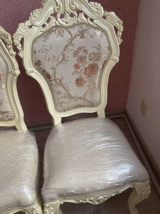 12 стульев. Массивный , деревянный