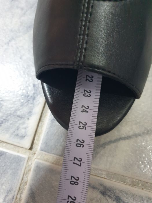 Botine cu varf decupat