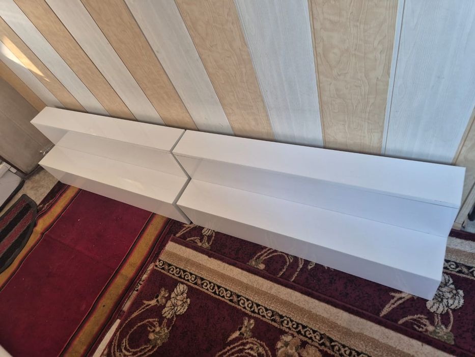 Продам витринные полочки новые