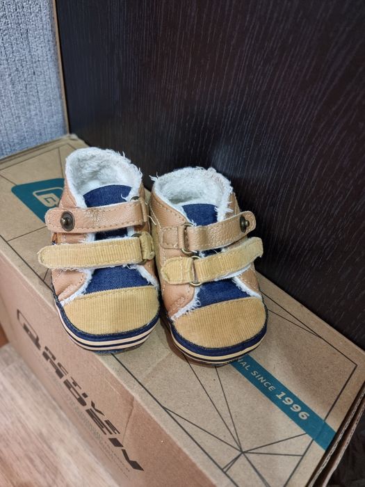 Продам обувь на малышей.