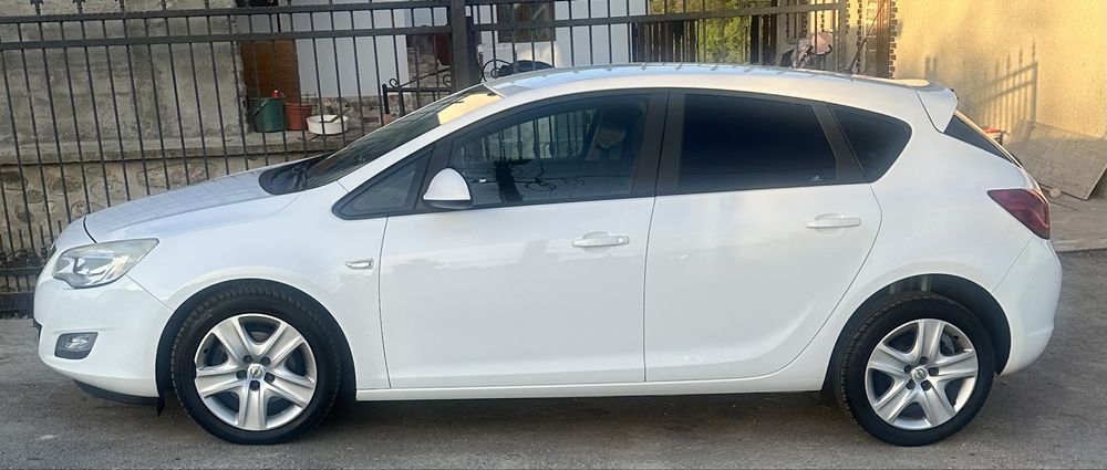 OPEL Astra 2011 — imagine 2