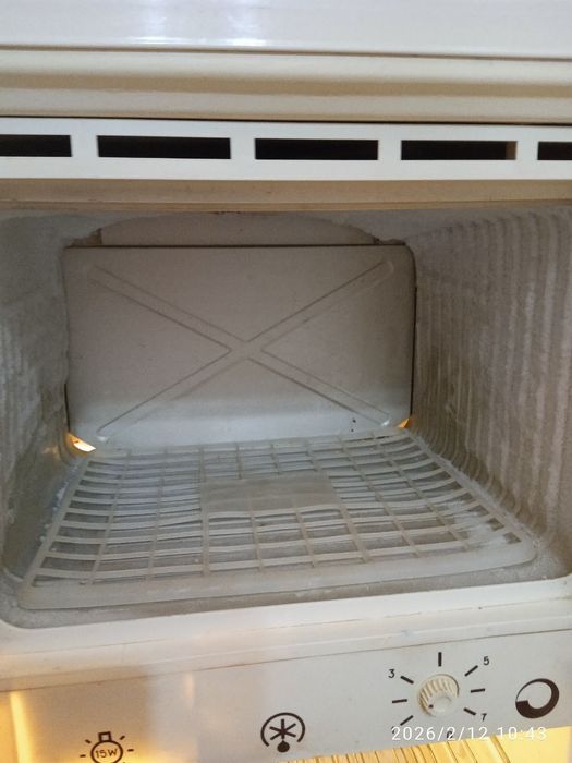 Холодильник снежинка и микроволновка