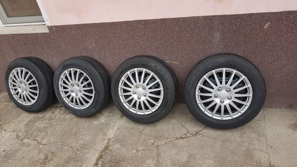 Set de 4 cauciucuri cu jenți oțel Mercedes