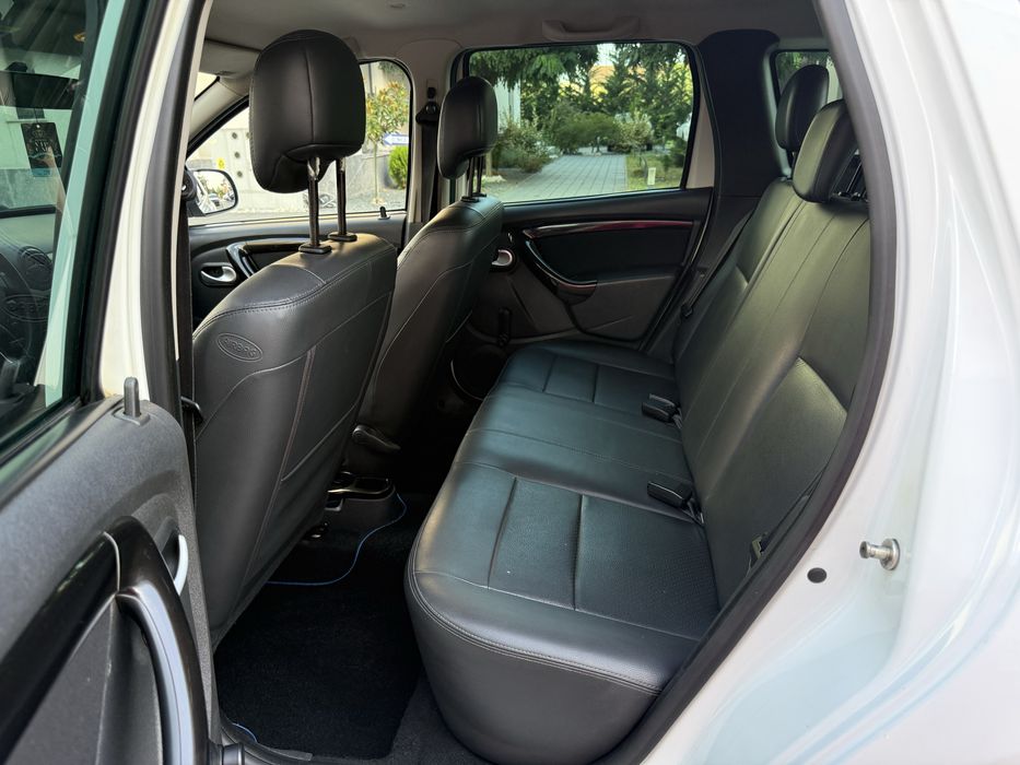 Dacia Duster 4x4 - 1.5 diesel - Piele, Xenon, Senzori parcare - Posib RATE