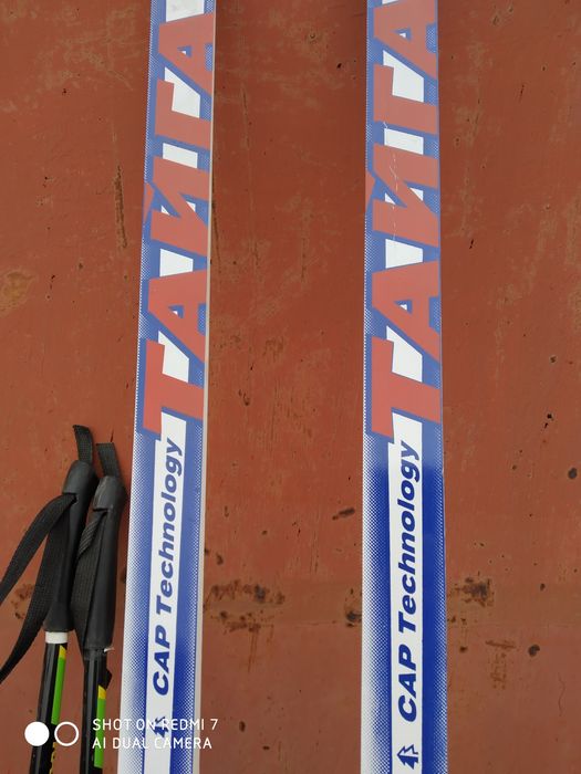 Продам лыжи беговые с батинками