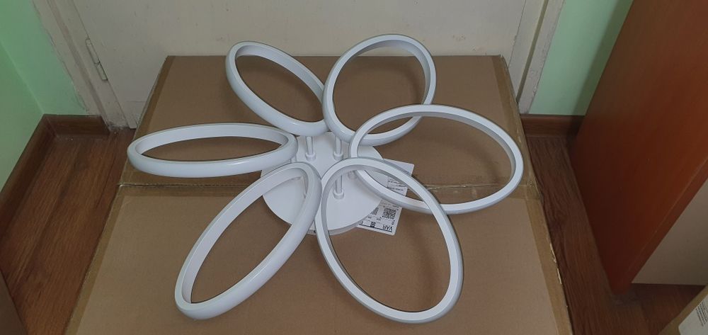 модерен LED полилей