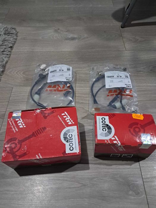 Vand schimb de placute fata si spate Bmw E60 525D.