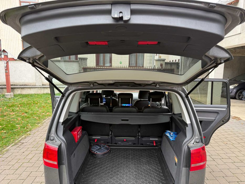 VOLKSWAGEN Touran 2012 — imagine 4