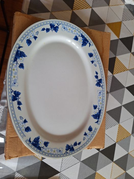 Продам набор тарелок