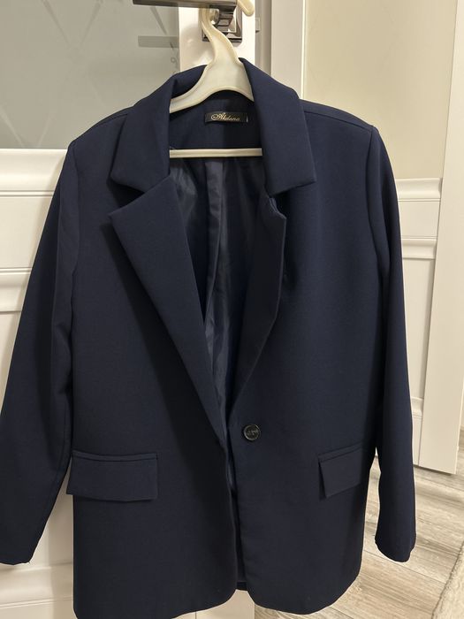 Темно синий пиджак