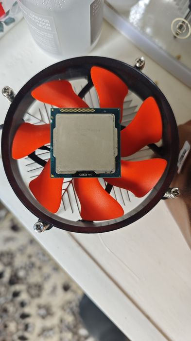 Продаю процессор с воздушным охлаждением и 1 планку ддр 3 на 4 гб