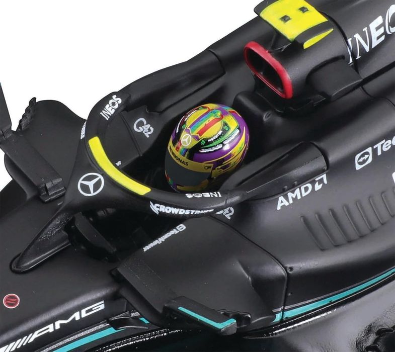 Bburago - модел на кола 1:24 - Mercedes W14 с пилот - Hamilton