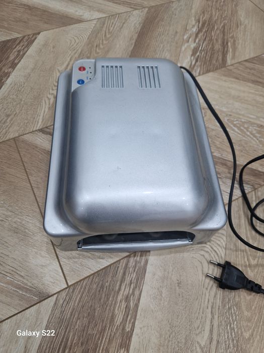 Продам лампу для маникюра