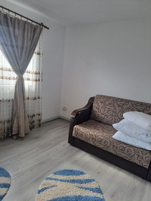 Închiriez  apartament
