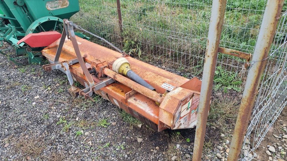 Tocatoare resturi vegetale 2.30 m si Geo 1.75m pe ciocane