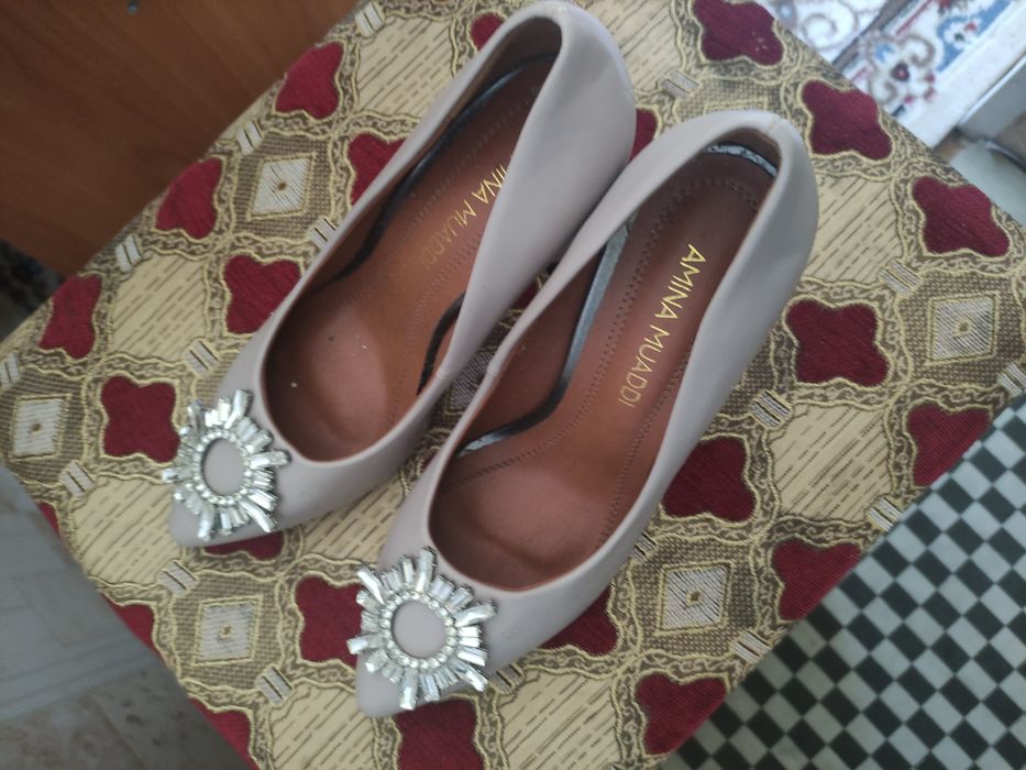 Туфли 35 размер почти новый размер не подошла ..