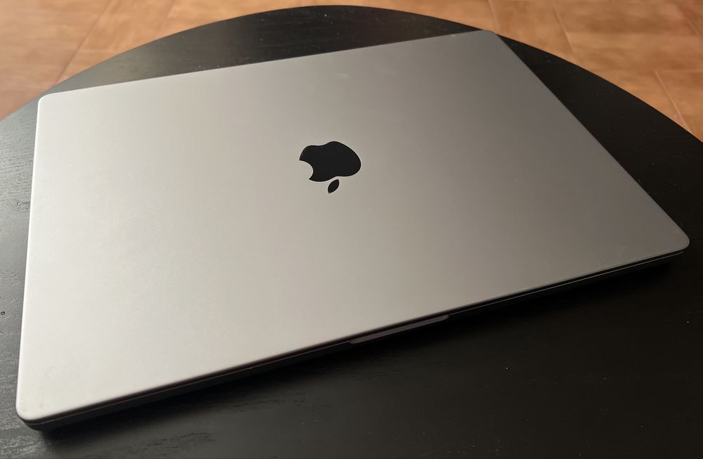 Като НОВ MacBook Pro 16” M1 Pro 2021 Space Grey 16GB RAM 512GB SSD